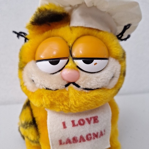 Vintage 1981 DAKIN Garfield Plush "Lasagna Loving Feline" Chefs Hat and Bib 7" - Picture 3 of 9